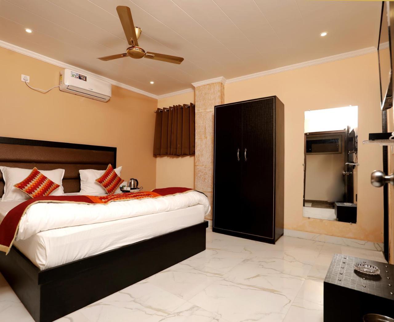 The Park Presidency Hotel Bareilly Exterior foto