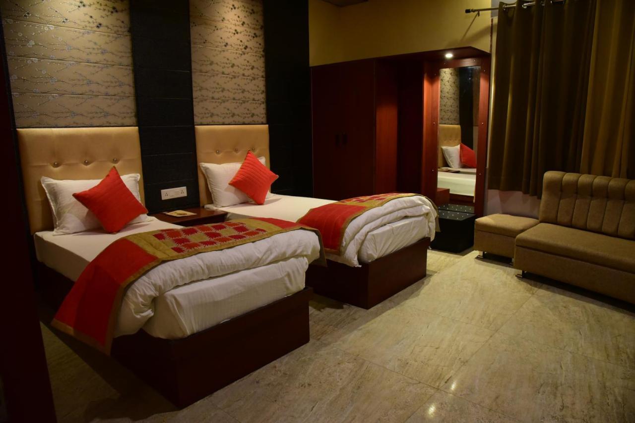 The Park Presidency Hotel Bareilly Exterior foto